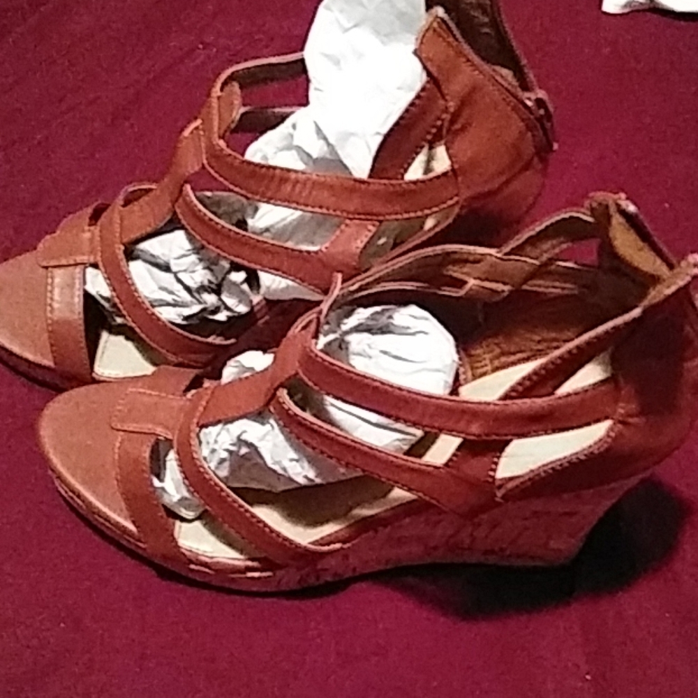 Shoes - Picture 2 of 6